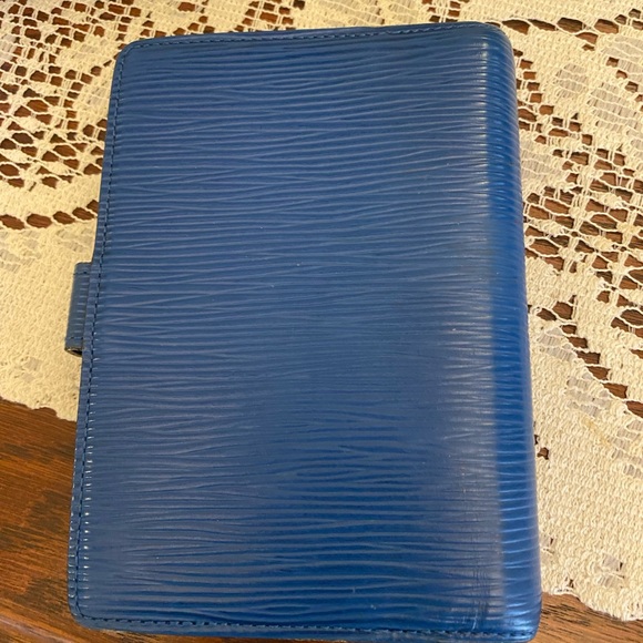 147 Louis Vuitton blue agenda cover - no inserts - Picture 2 of 3